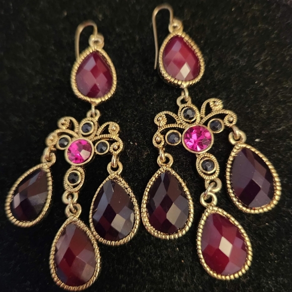 🦃50% OFF $20🦃Elegant Gold and Ruby Red Chandelier Earrings With Fish Hook - Picture 5 of 5